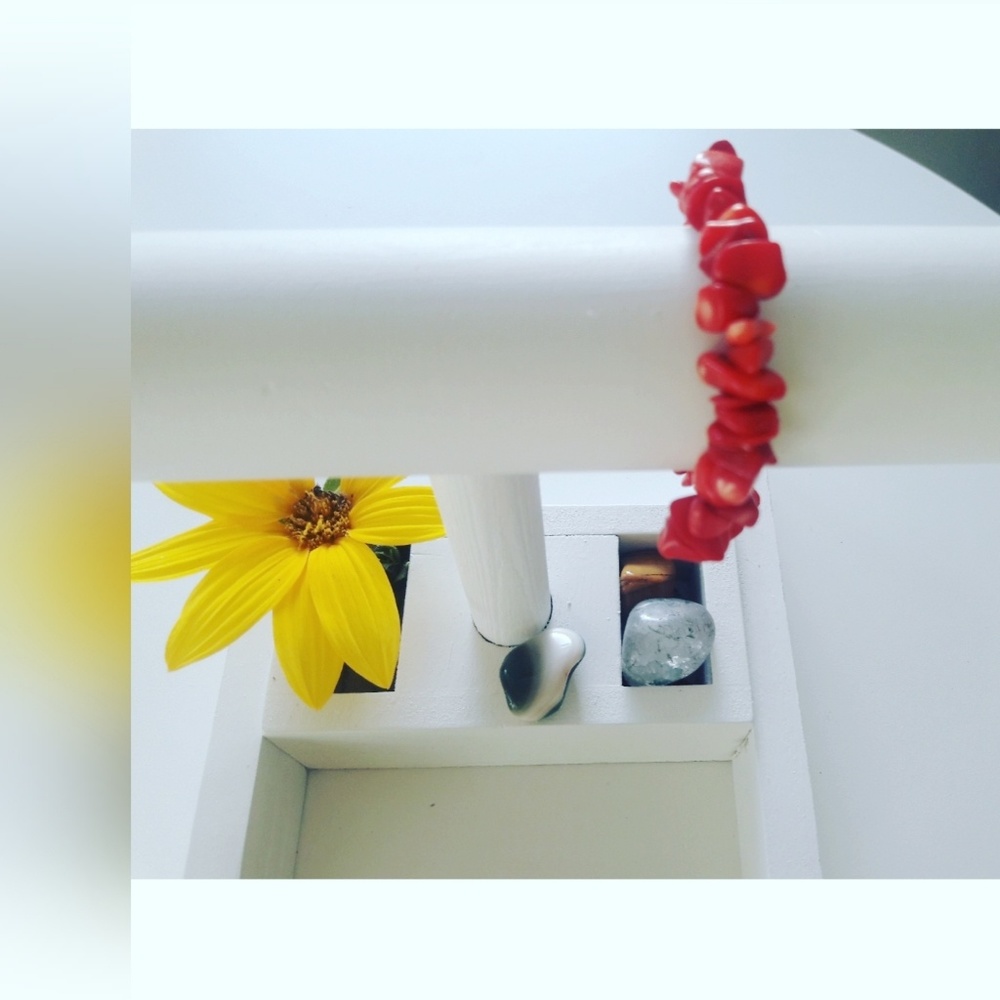 Stretch red coral bracelet